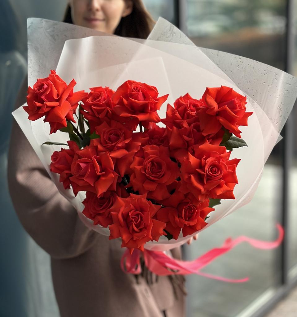 БУКЕТ КРУЖЕВНЫХ РОЗ 67