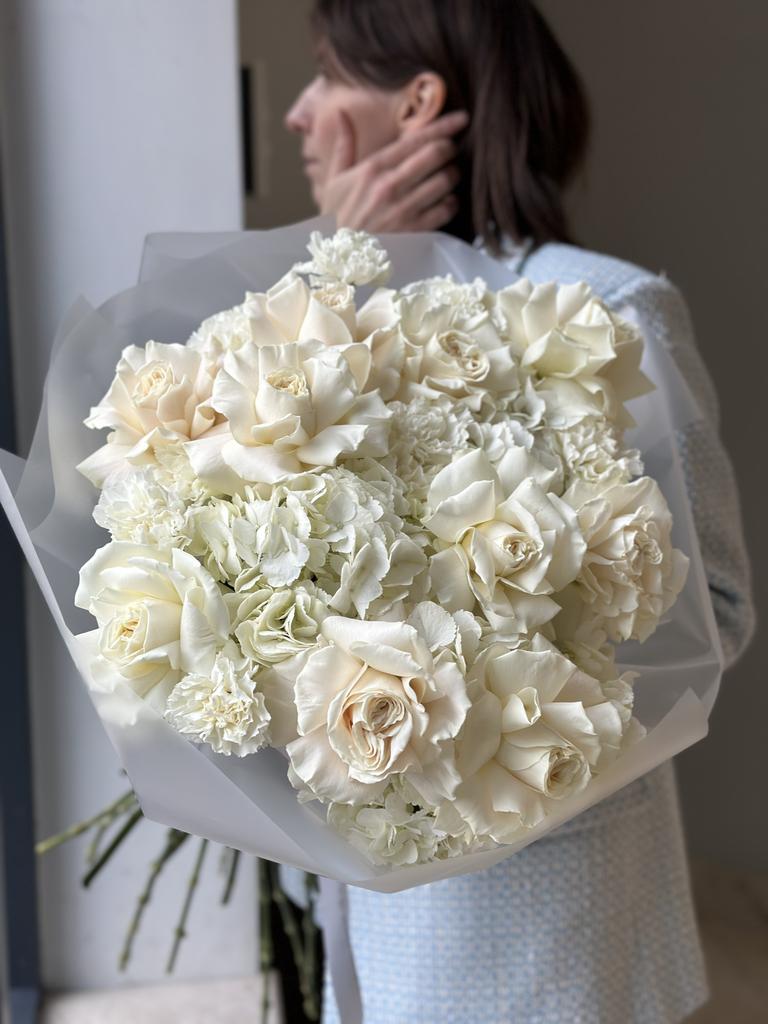 ТРИОБУКЕТ ИЗ ФРАНЦУЗСКИХ РОЗ,  ГОРТЕНЗИЙ И ДИАНТУСОВ 41