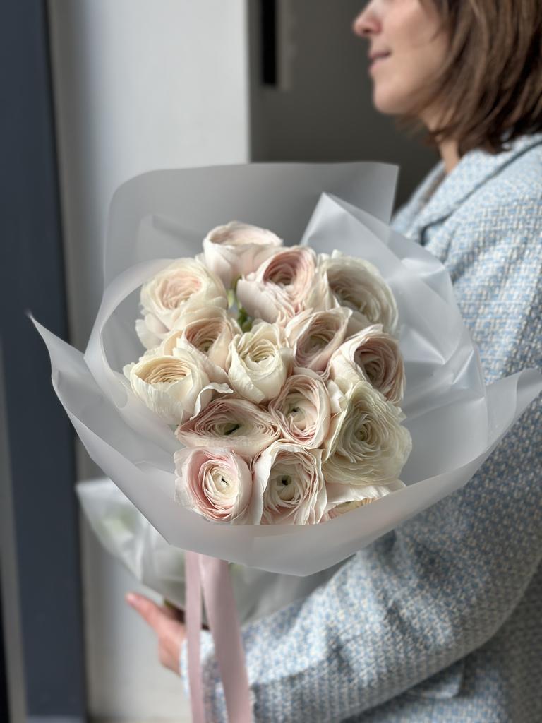 МОНОБУКЕТ ИЗ РАНУНКУЛЮСОВ 12