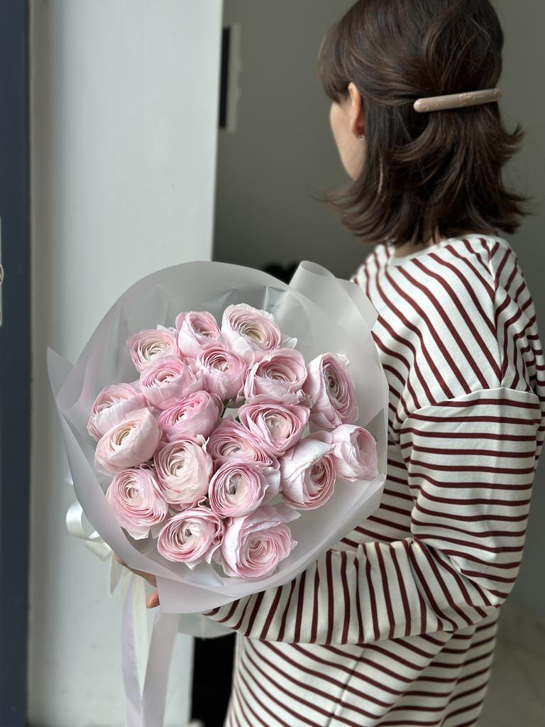 МОНОБУКЕТ ИЗ РАНУНКУЛЮСОВ 02