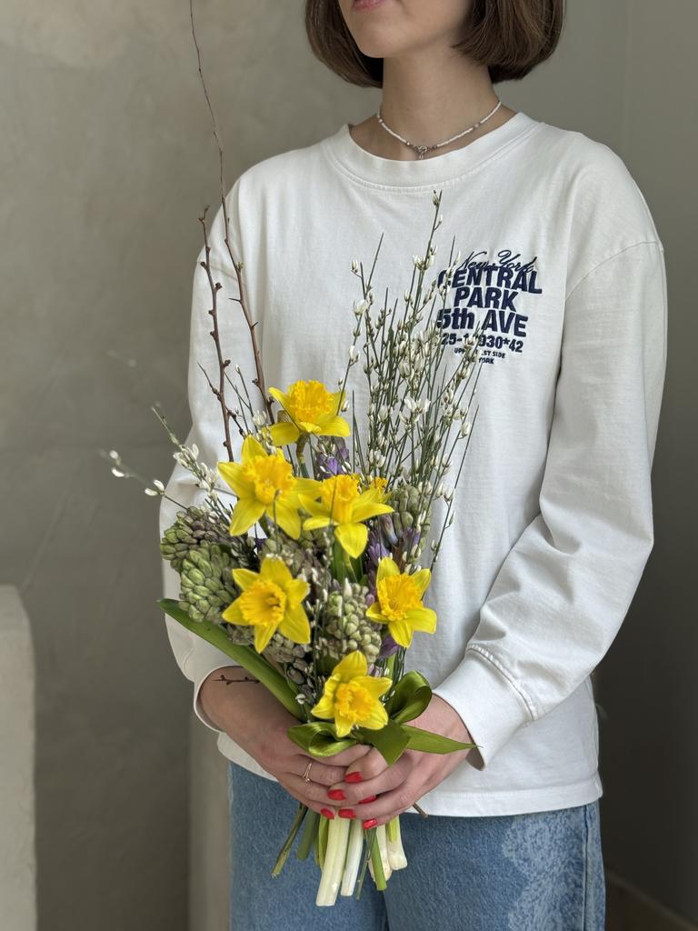 ТРИО БУКЕТ С ГИАЦИНТАМИ, НАРЦИССАМИ И ГЕНИСТОЙ 19