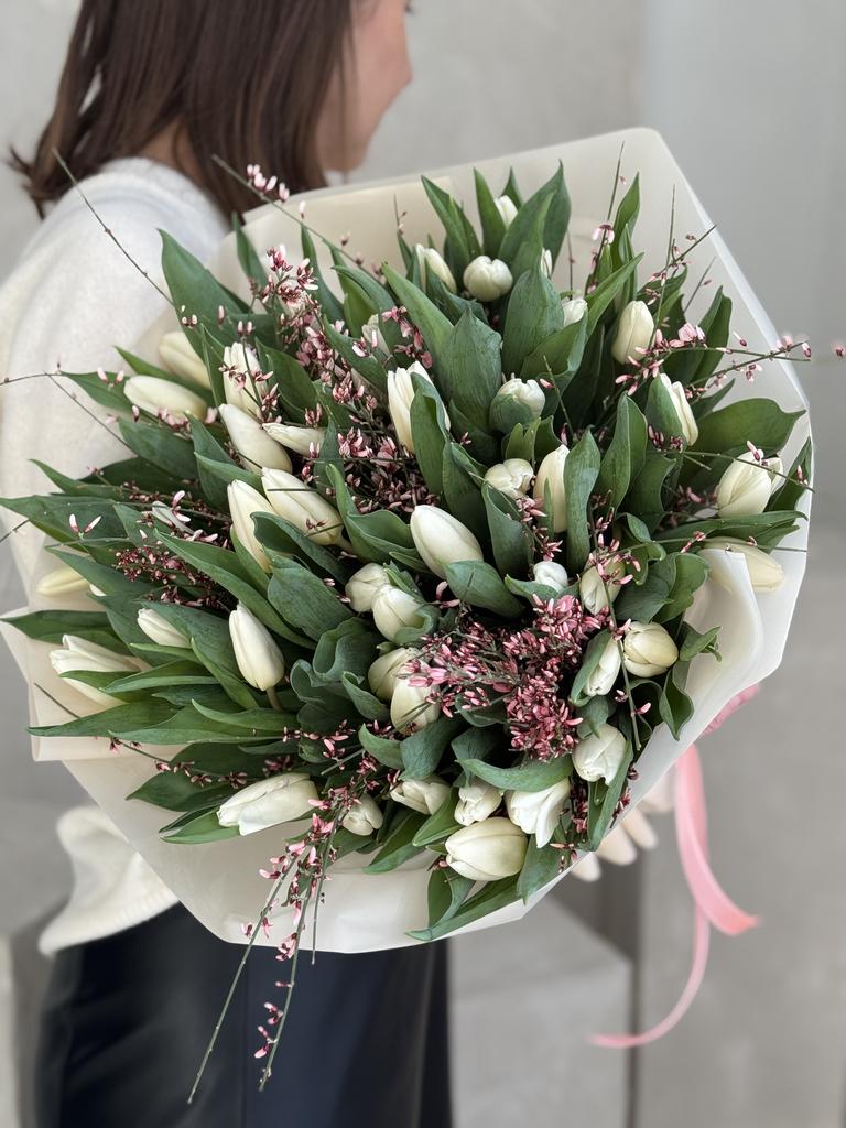 ДУО БУКЕТ ТЮЛЬПАНЫ И ГЕНИСТА 55