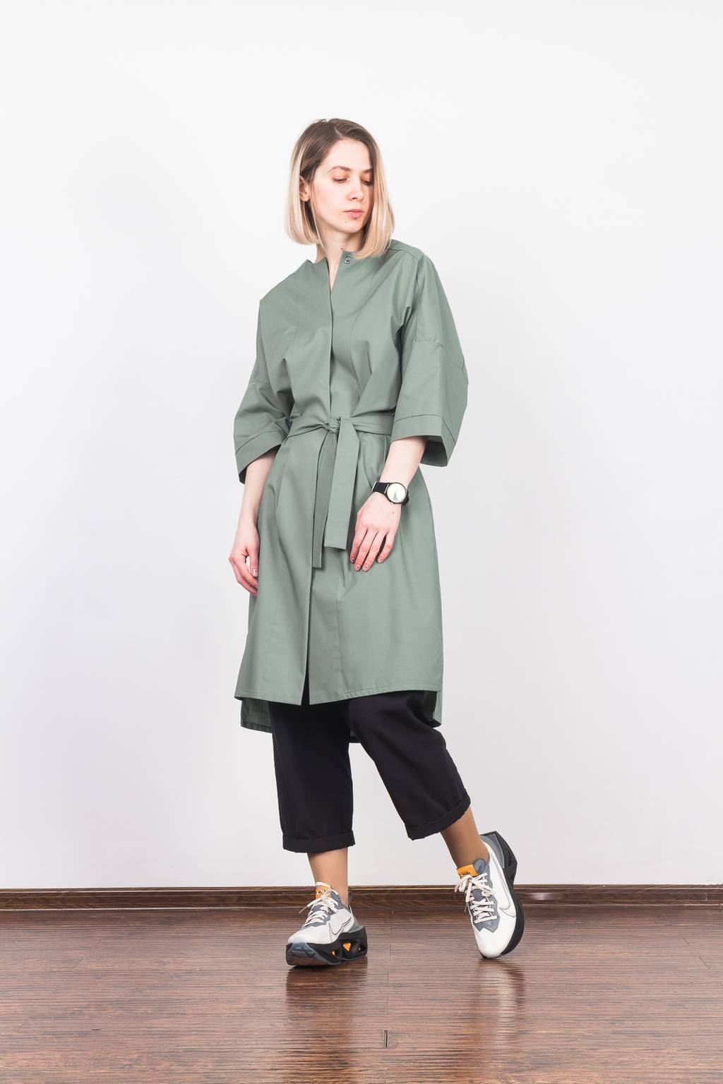 Платье-рубашка свободного кроя пыльно-зеленое