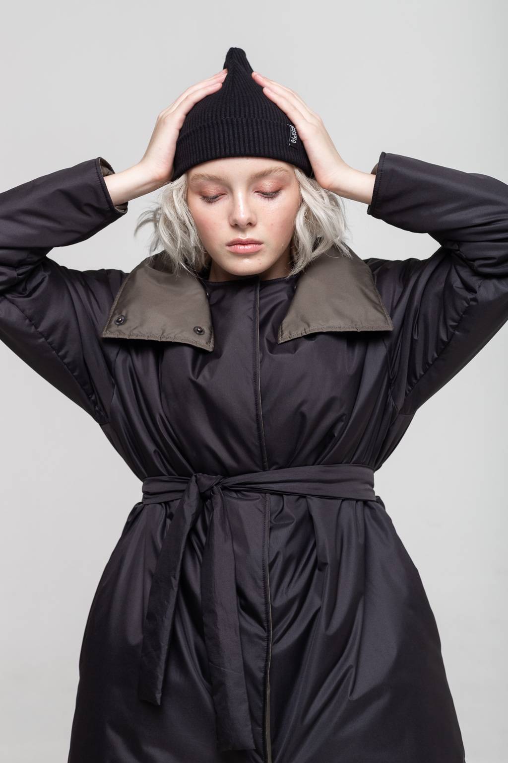 Шапка черного цвета