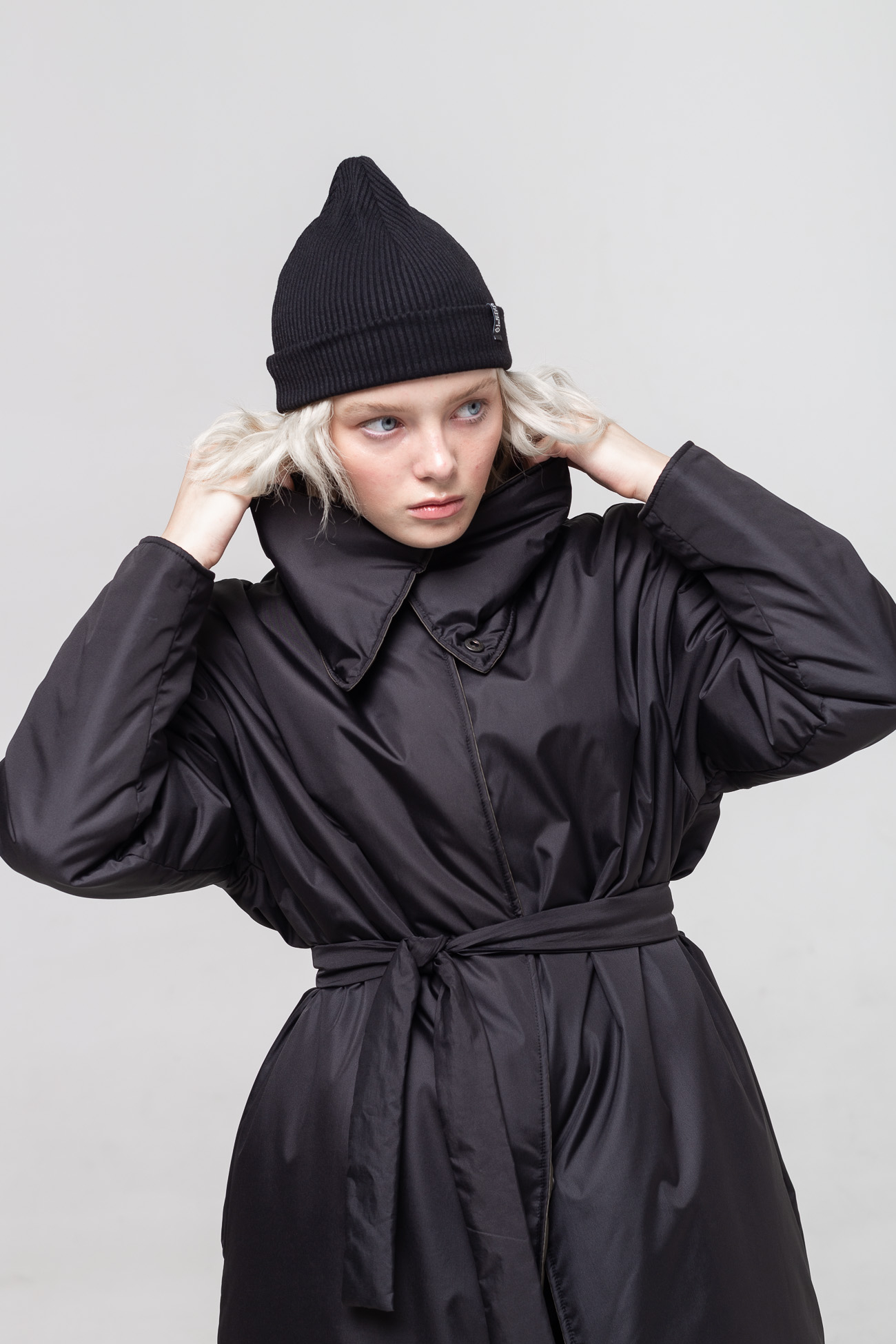 Шапка черного цвета