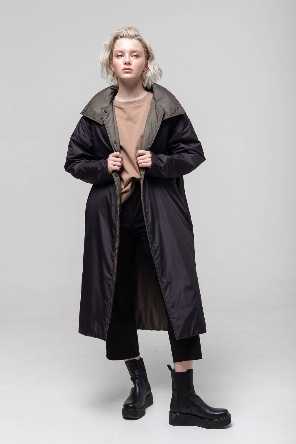 Пальто с отстегивающимся воротником в чёрном цвете