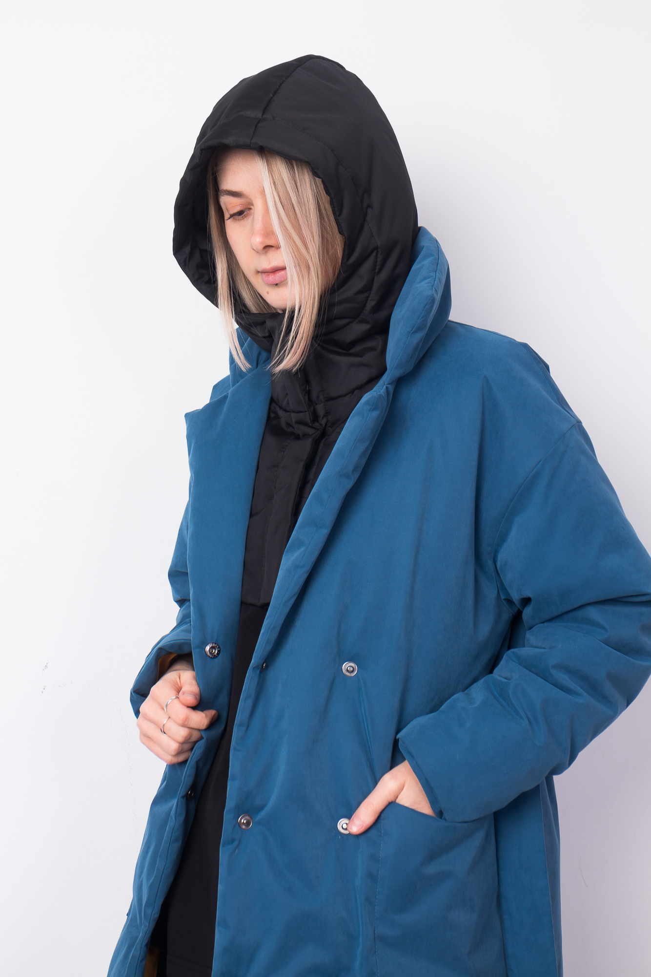 Съёмный капюшон чёрного цвета