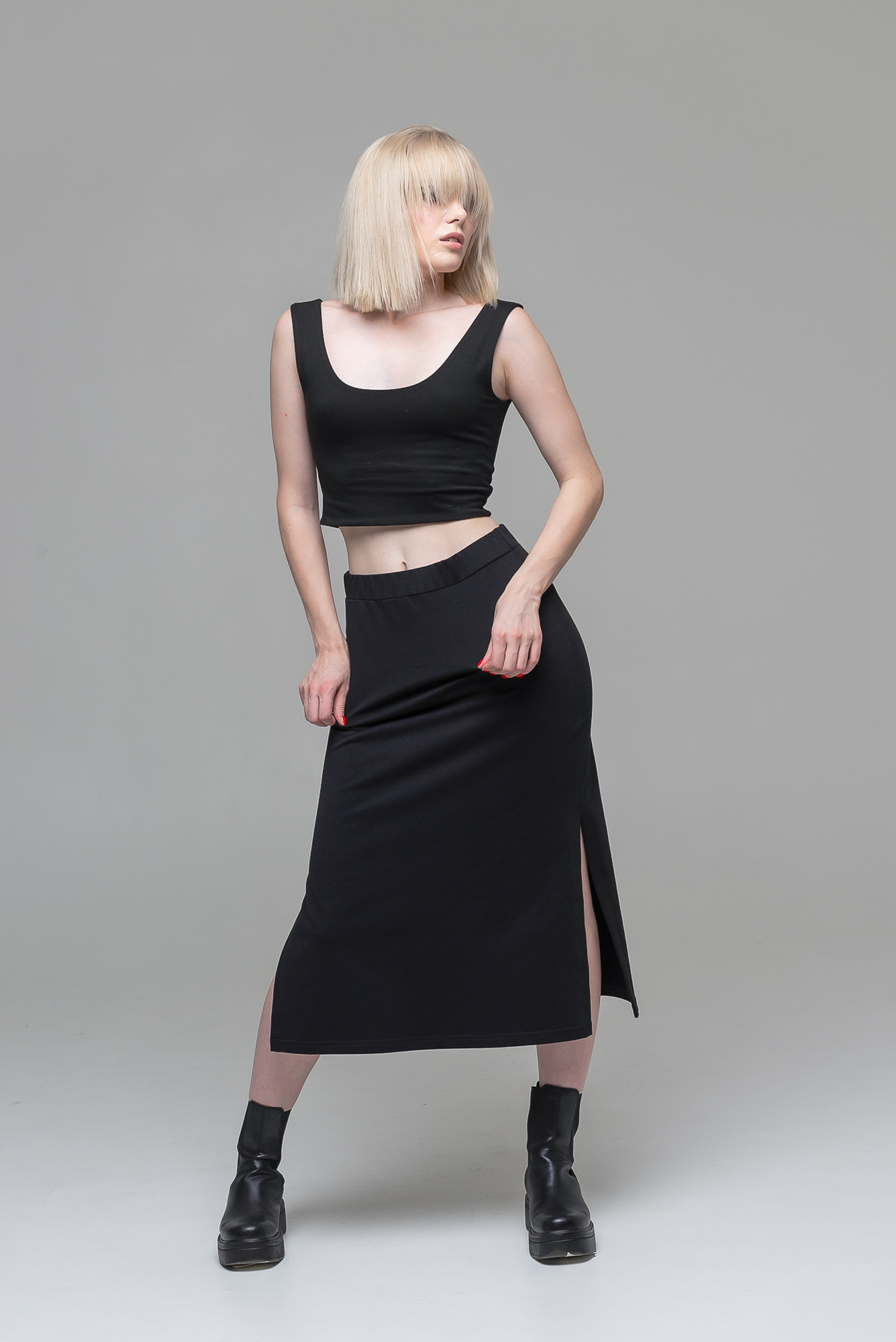 Юбка с разрезами чёрного цвета