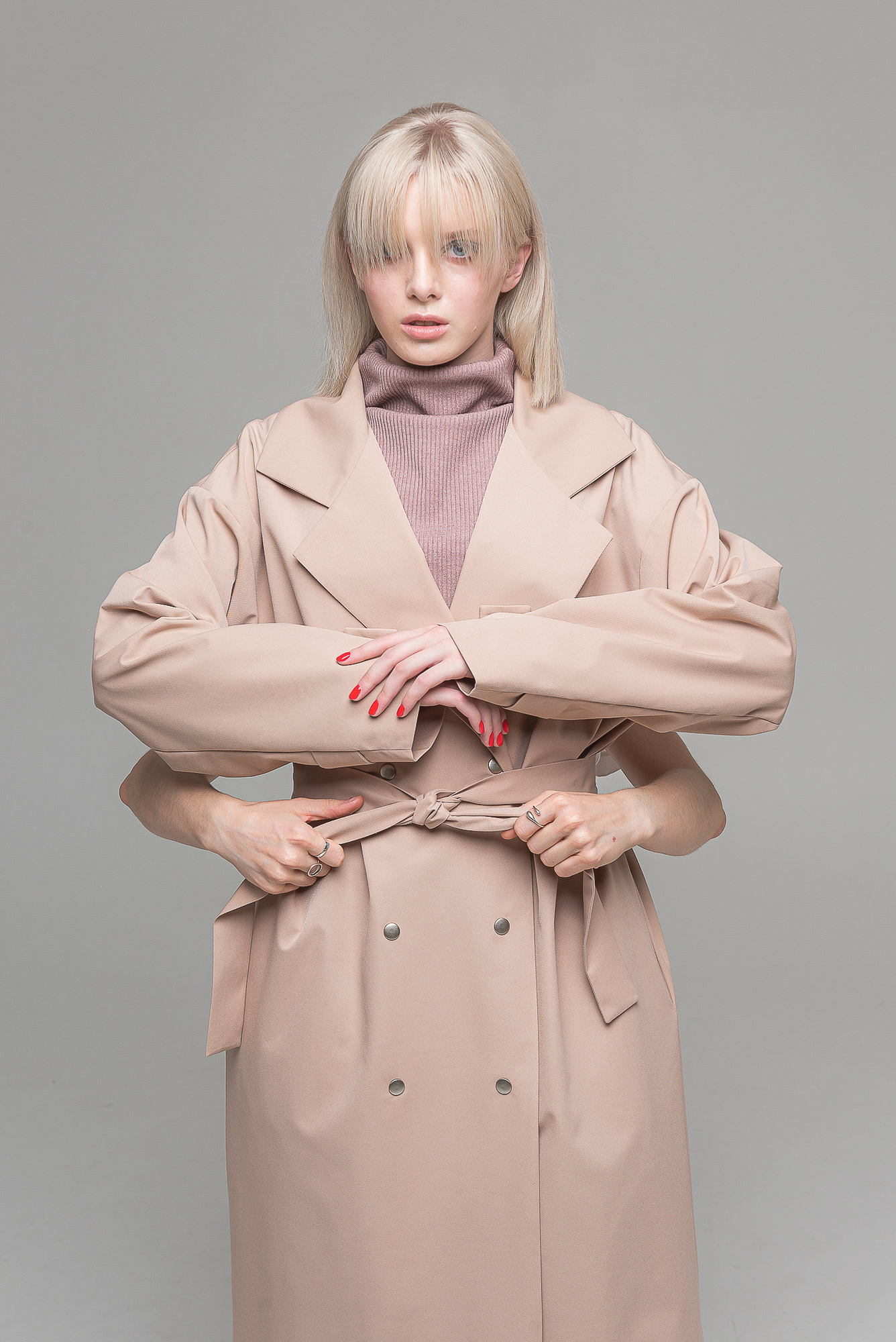 Тренч бежевого цвета