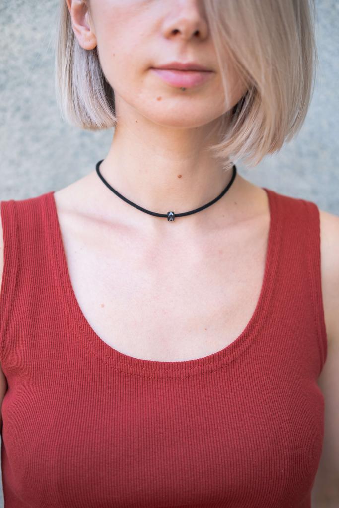 Чокер с буквой