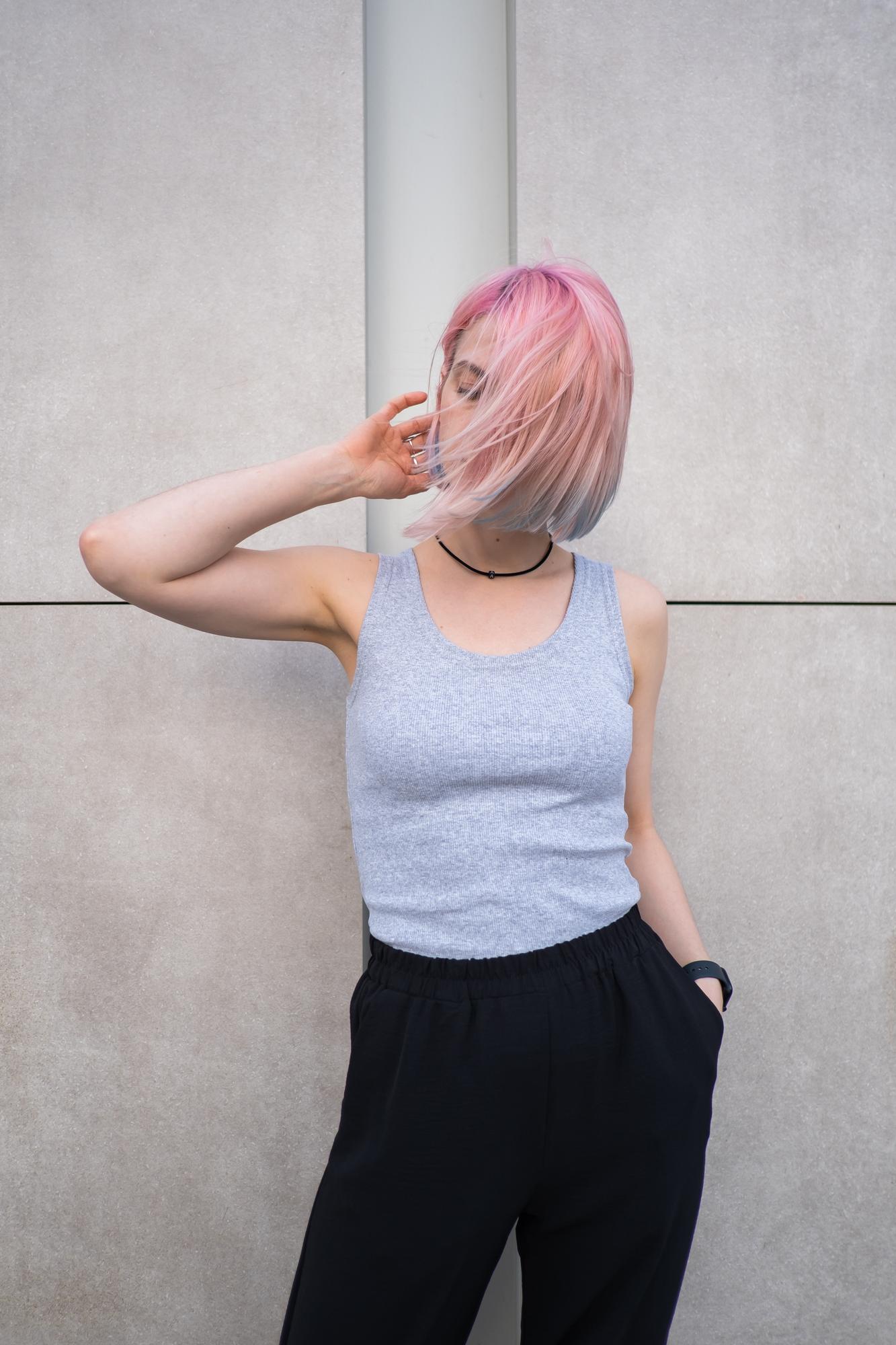 Топ серого цвета