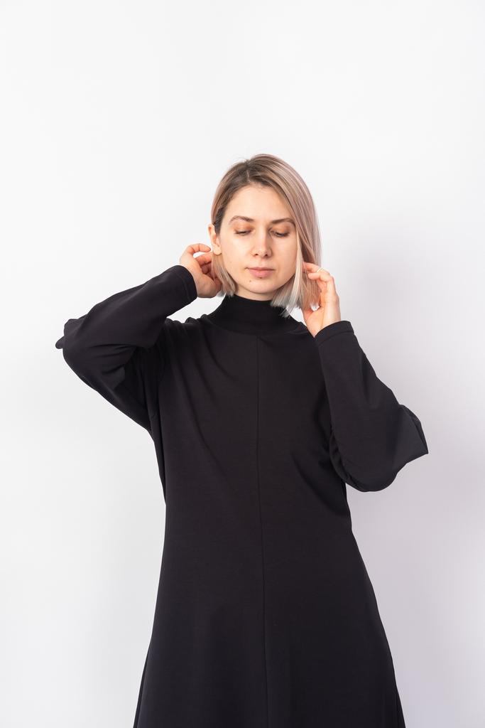 Платье с объёмным рукавом в чёрном цвете