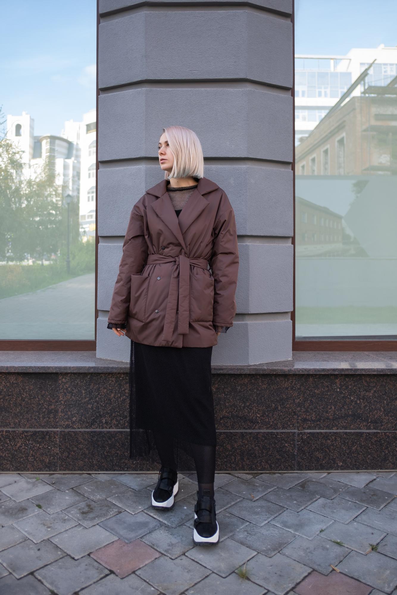 Укороченное весеннее пальто в коричневом цвете