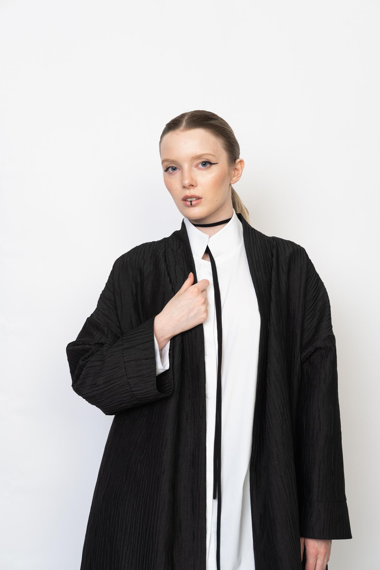 Плащ-кимоно из фактурной ткани