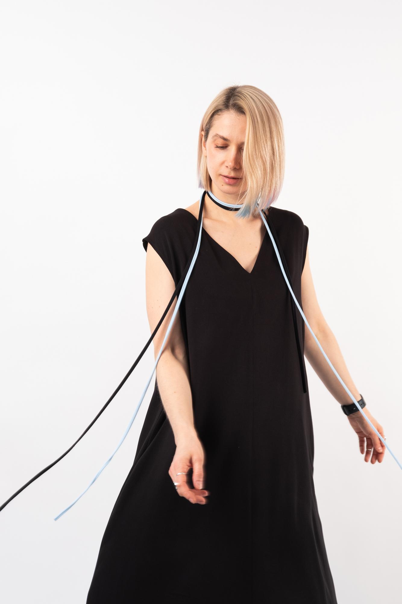 Платье с вырезом