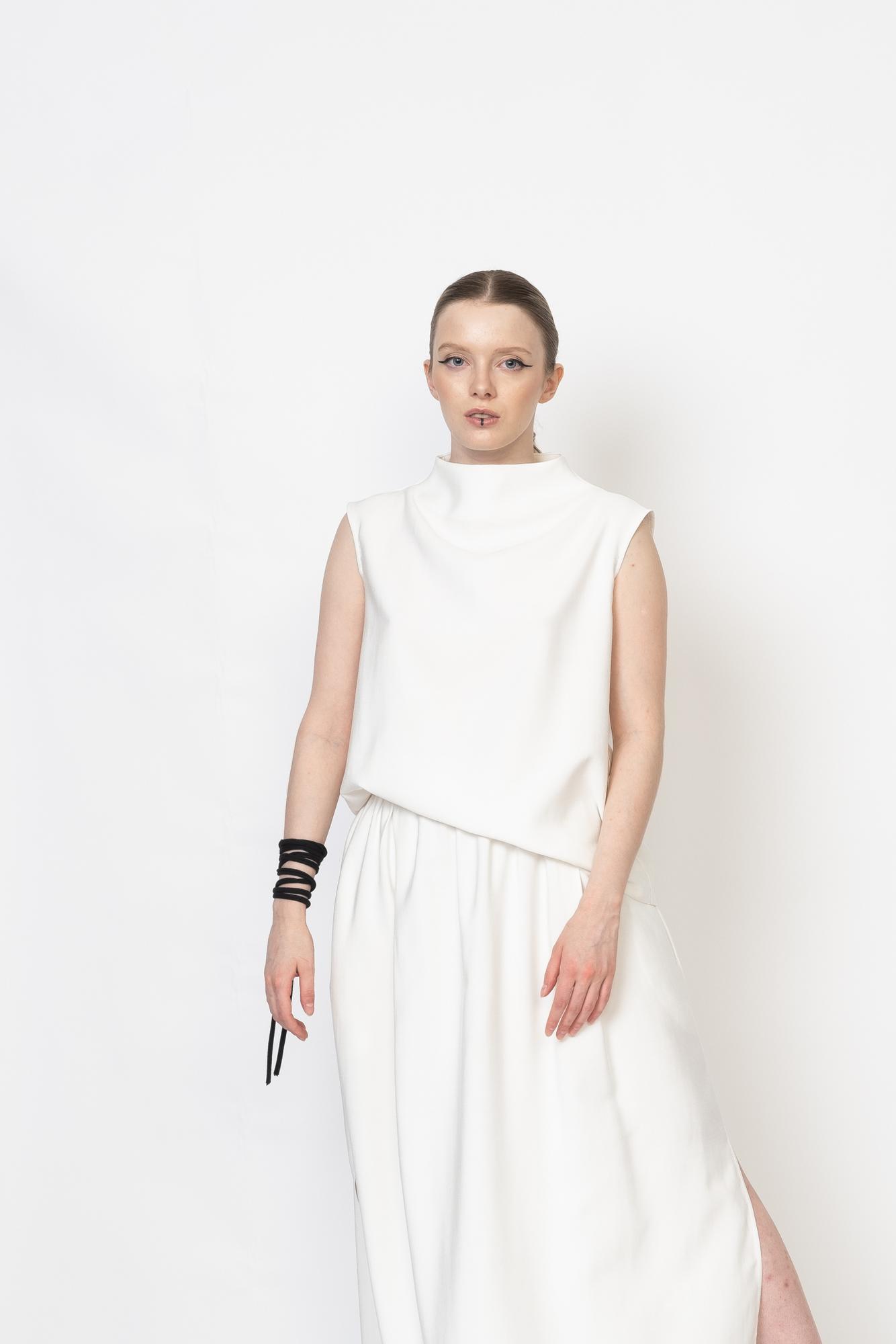 Топ с воротом из тенсела белый