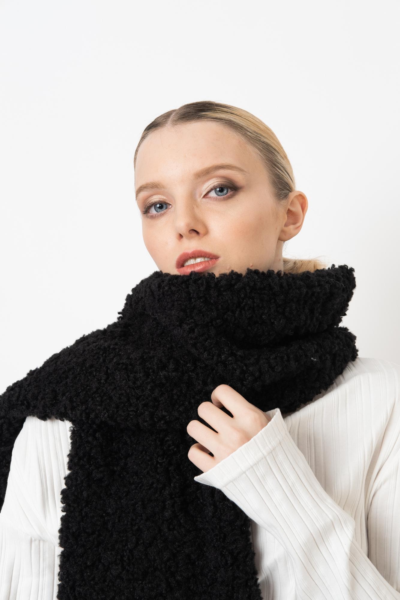 Шарф меховой чёрного цвета