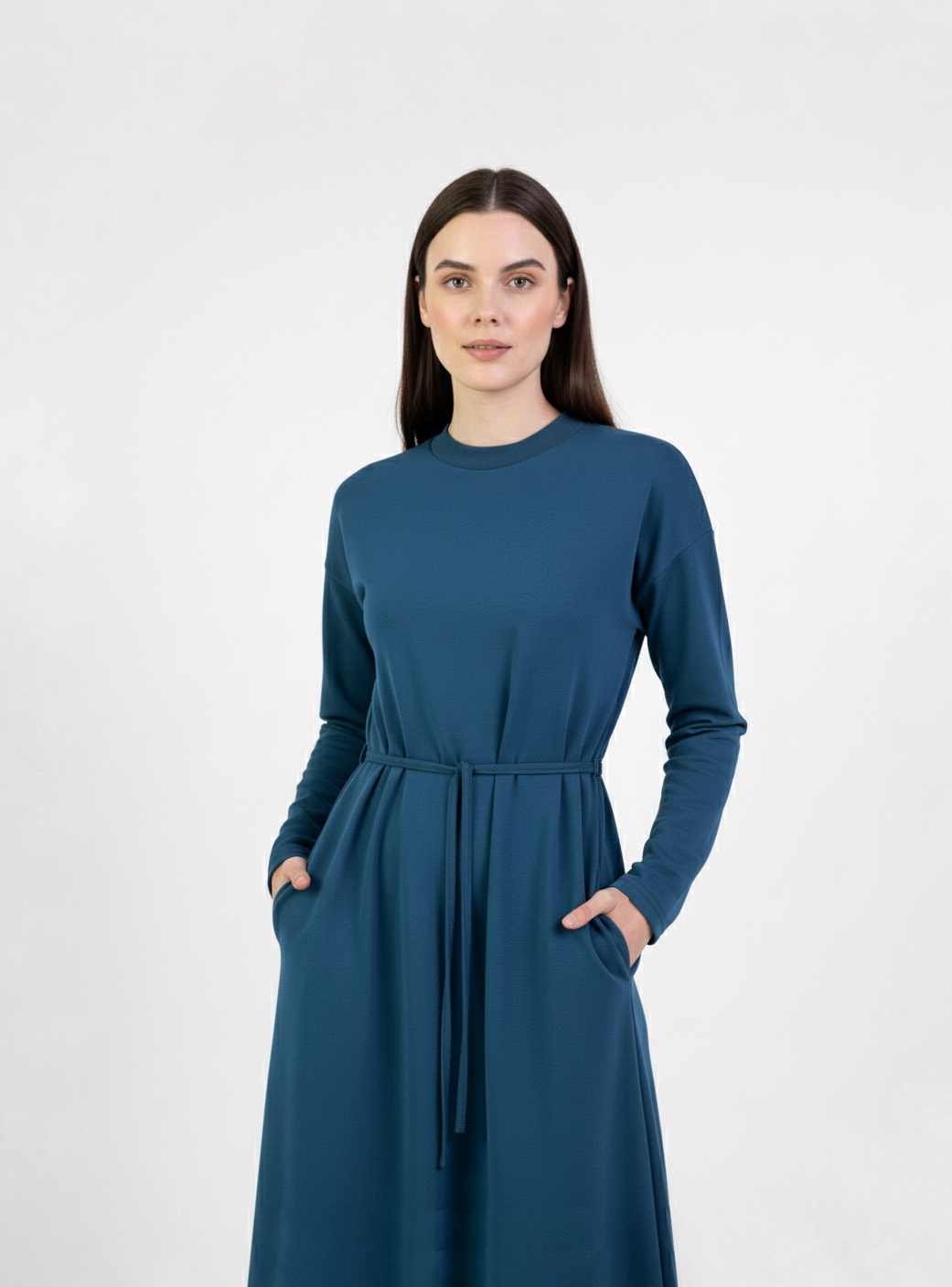 Платье с длинным рукавом синего цвета