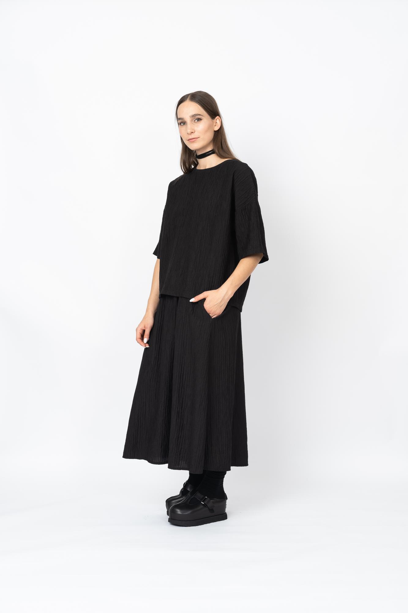 Юбка из фактурной ткани чёрного цвета