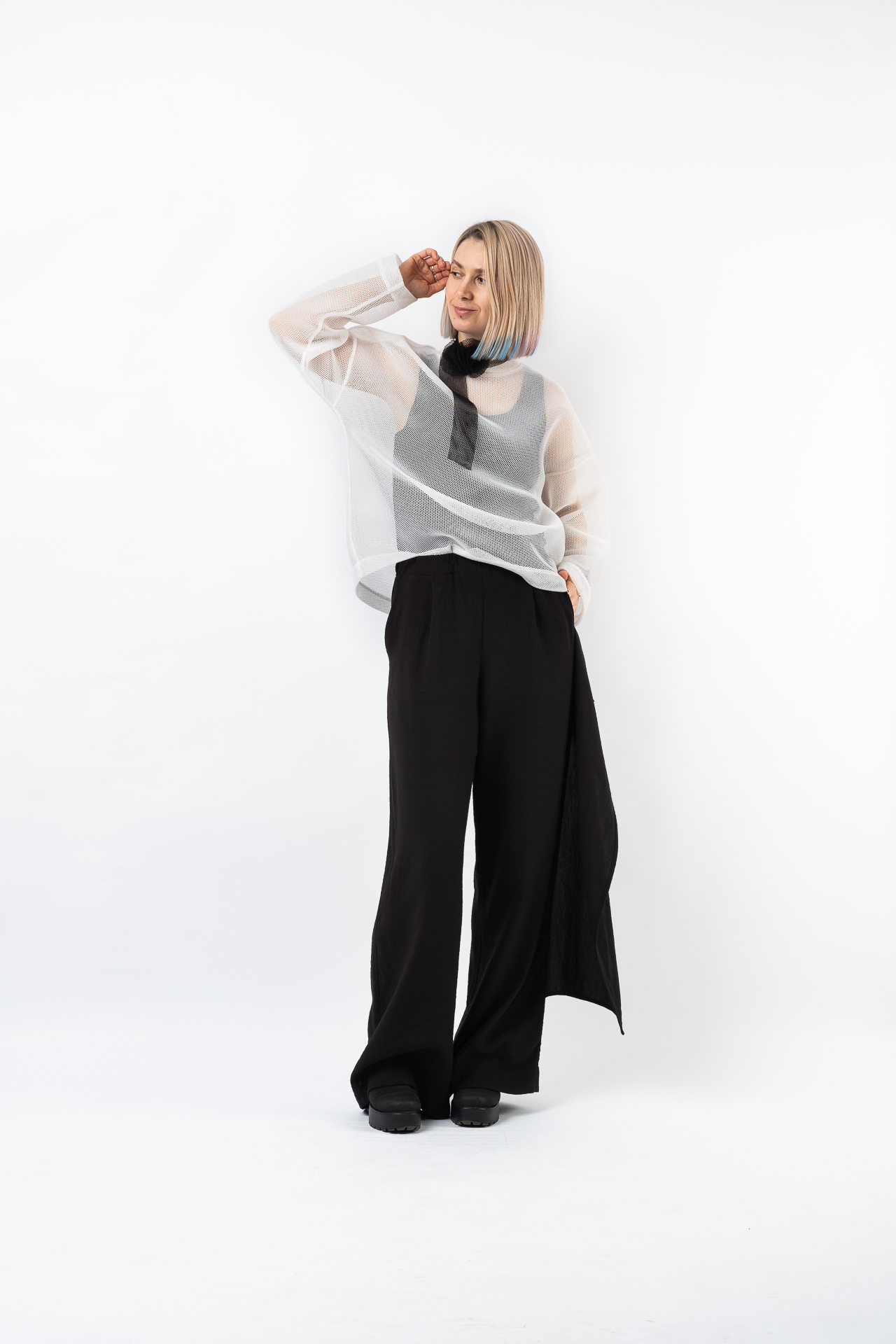 Брюки с отлетной деталью чёрные