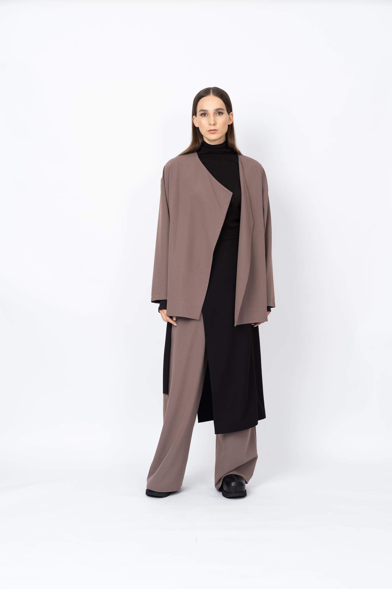 Жакет с асимметричными лацканами