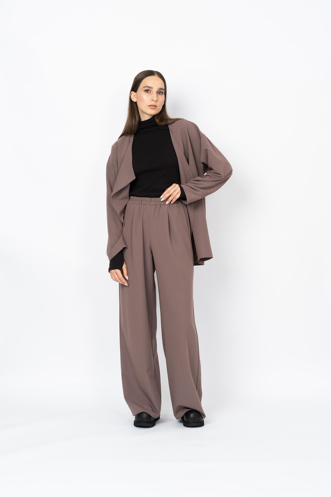 Широкие брюки со складками на эластичном поясе