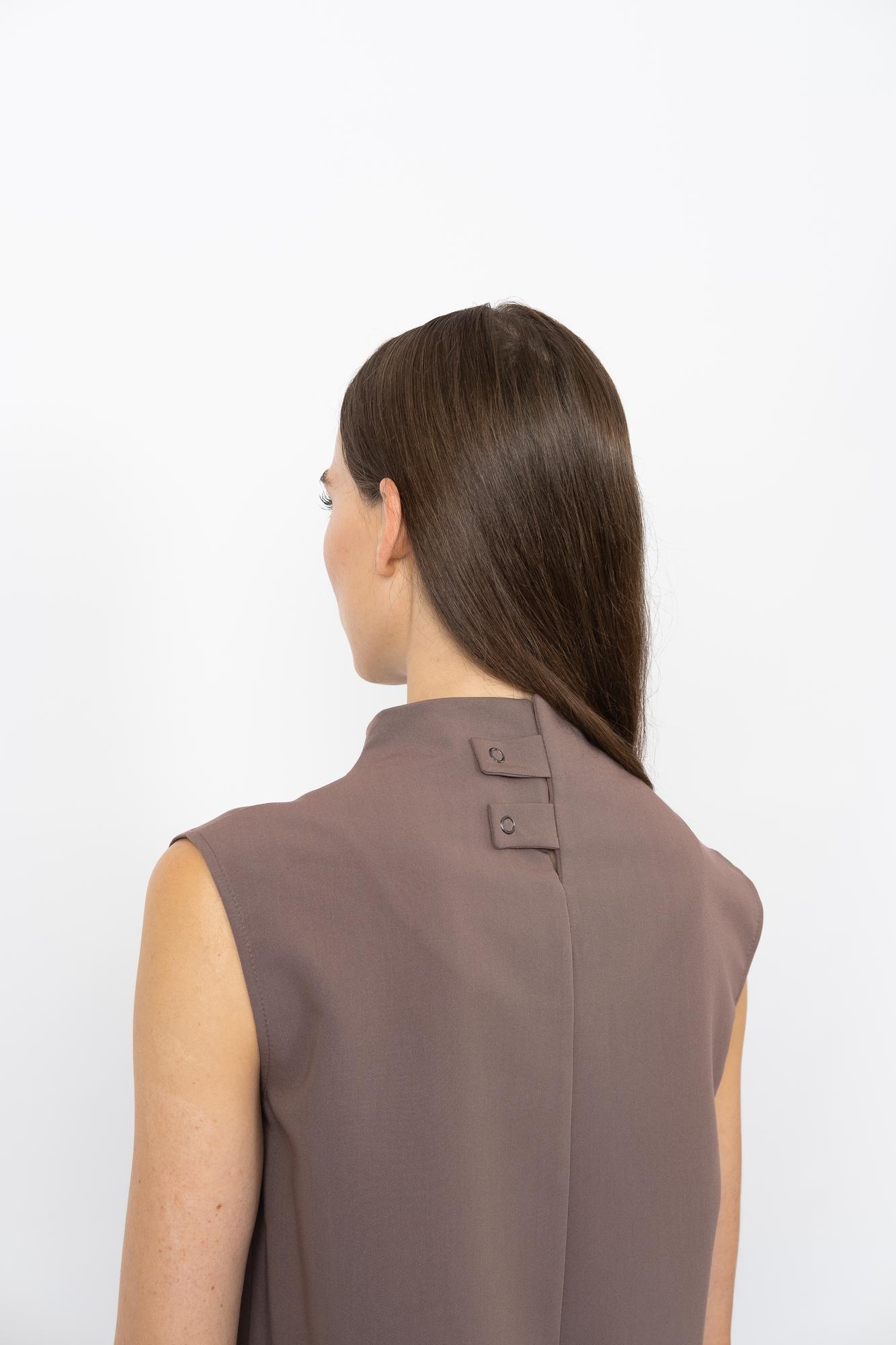 Топ с воротом в цвете какао