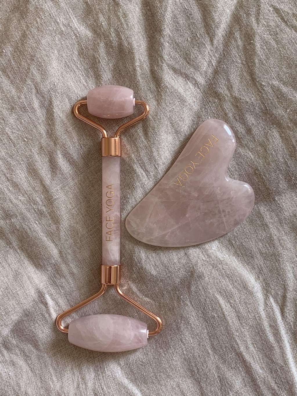 Роллер для лица из розового кварца Face Yoga