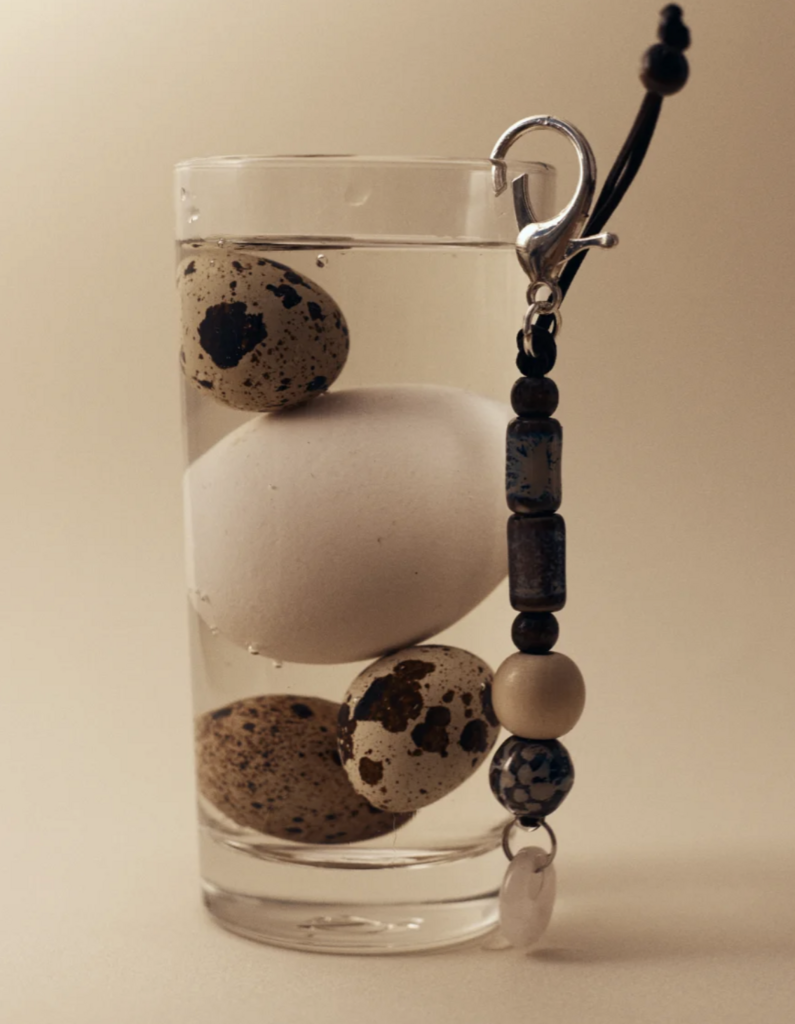 Мини-брелок с белым кварцем NOBROW