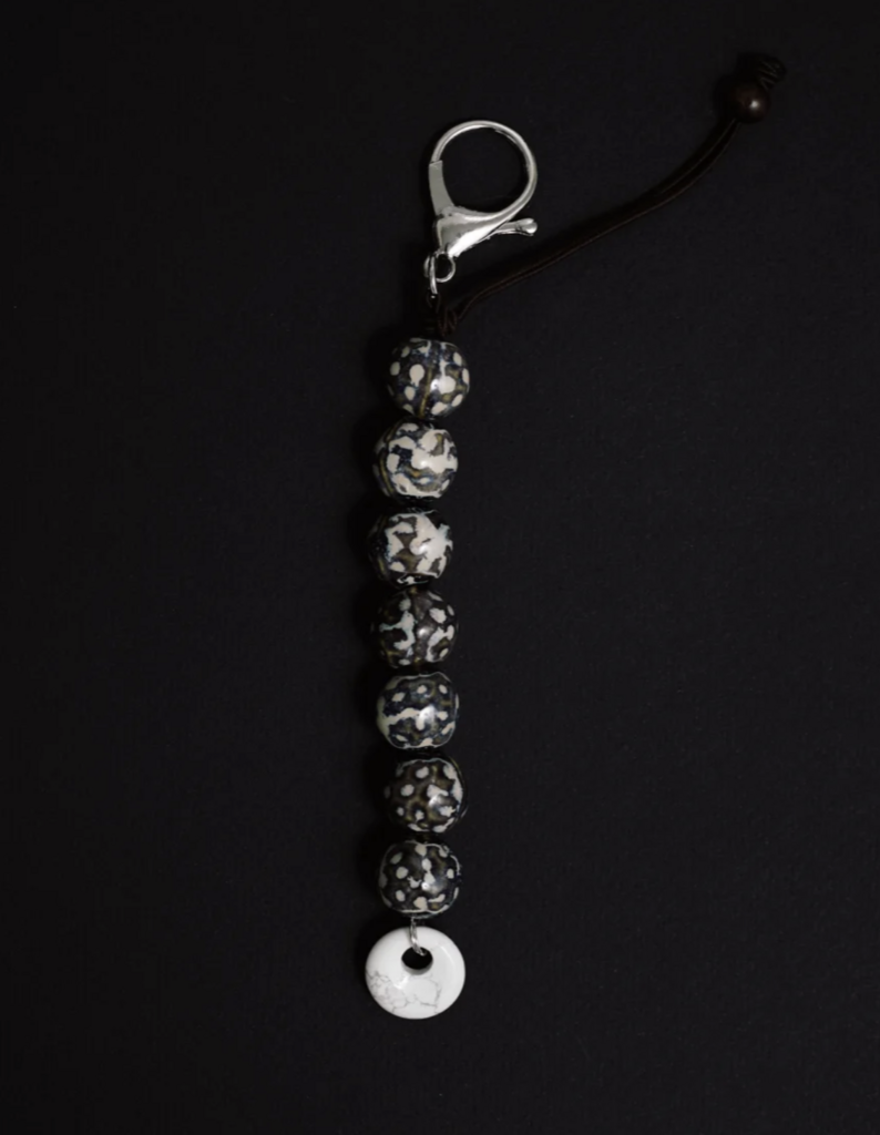 Пятнистый брелок с гематитом NOBROW