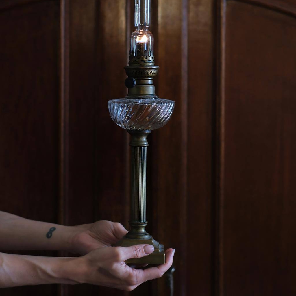 Кабинетная керосиновая лампа