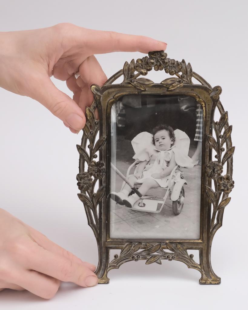 Рамка для фото с цветами, 1930-е гг.