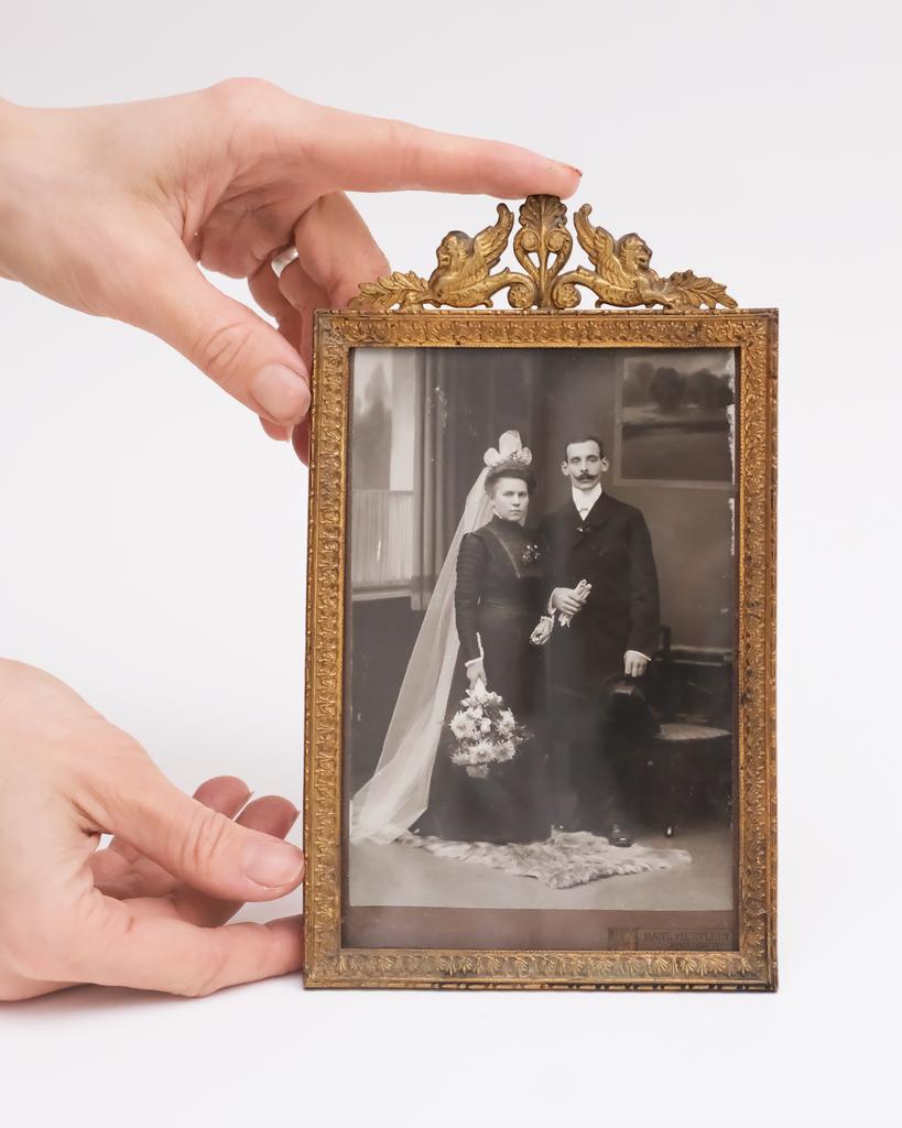 Рамка для фото латунная, 1910-е гг
