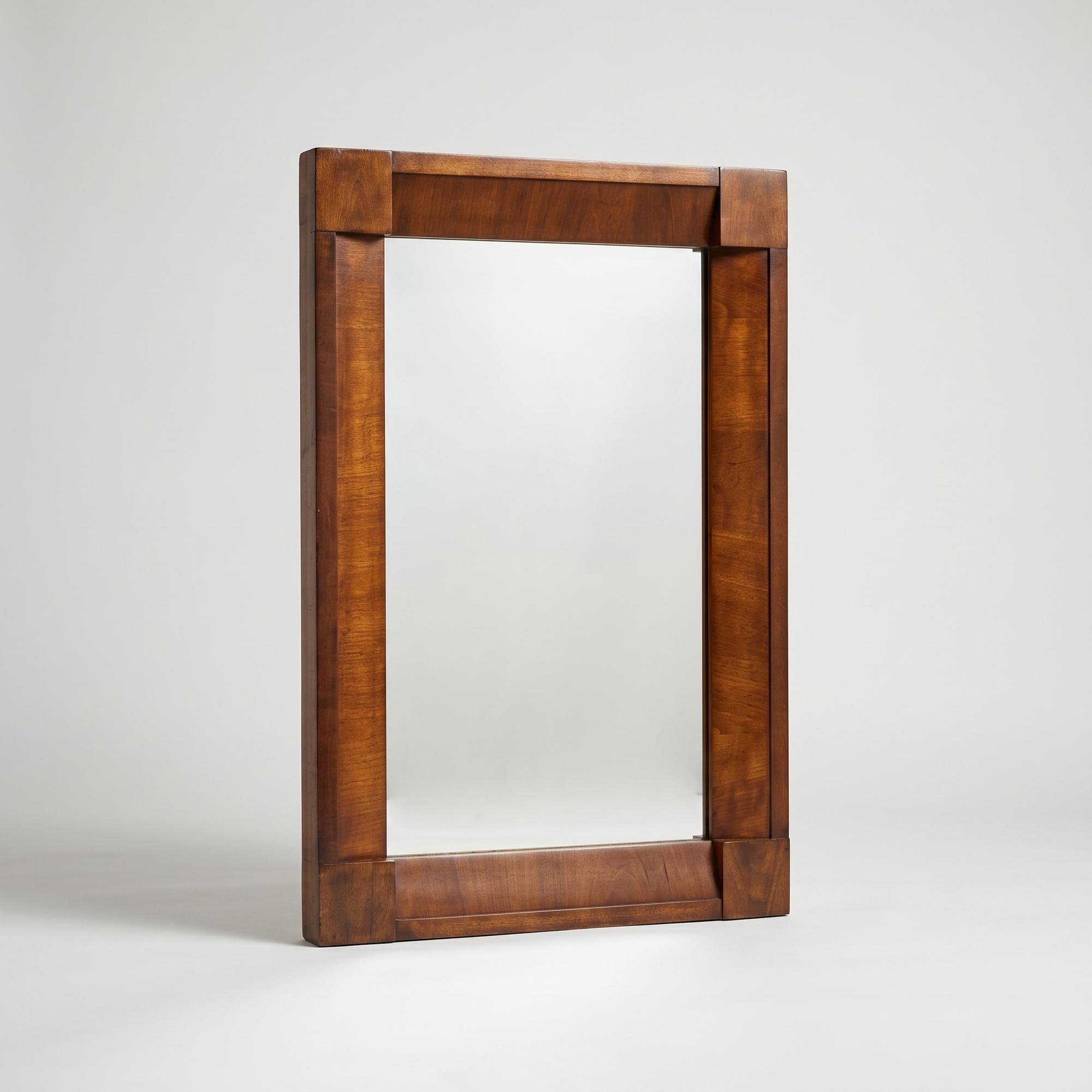 Настенное зеркало в стиле модерн