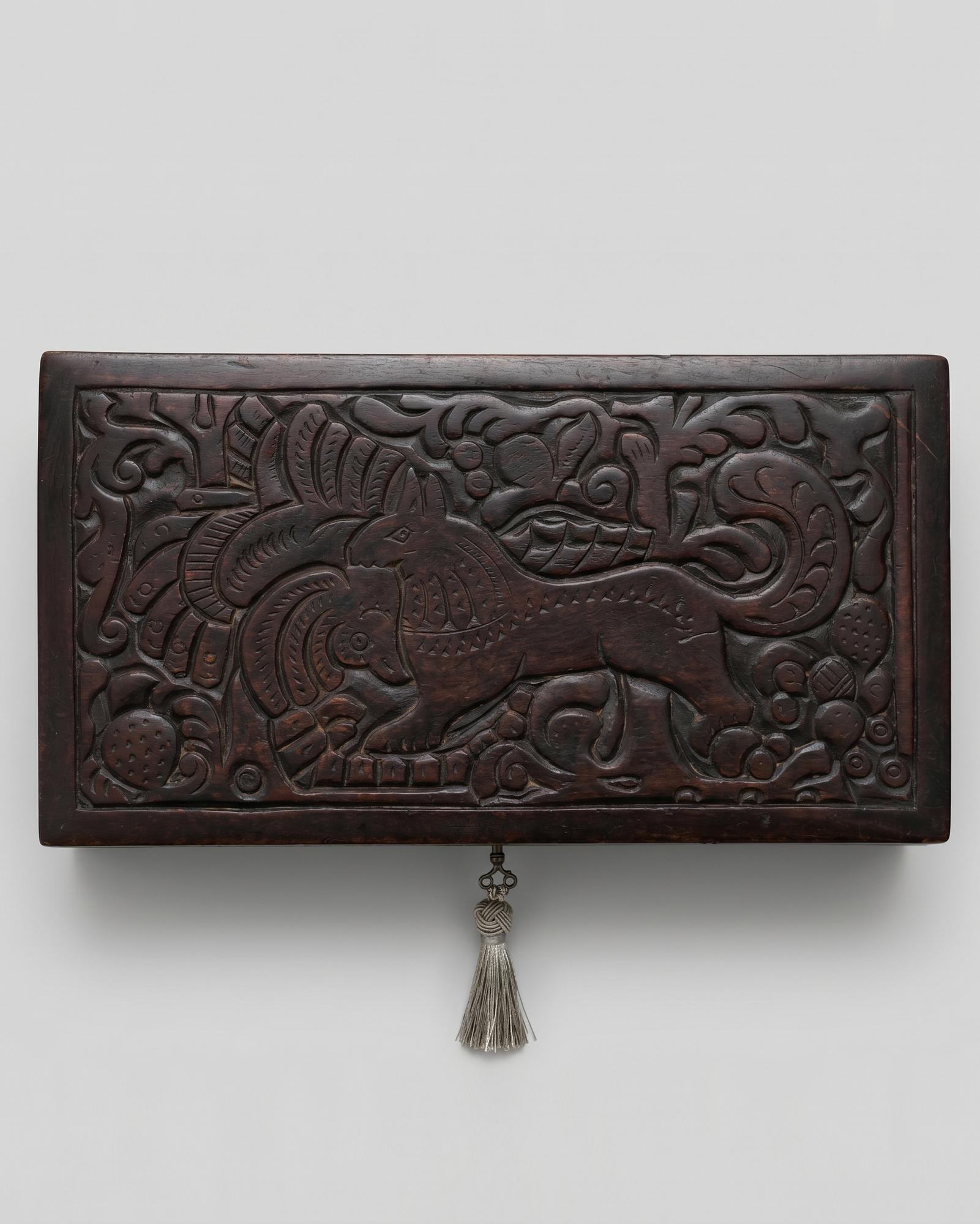 Шкатулка с оригинальным ключом «Лиса и петух», мастерская В.П. Ворноскова.