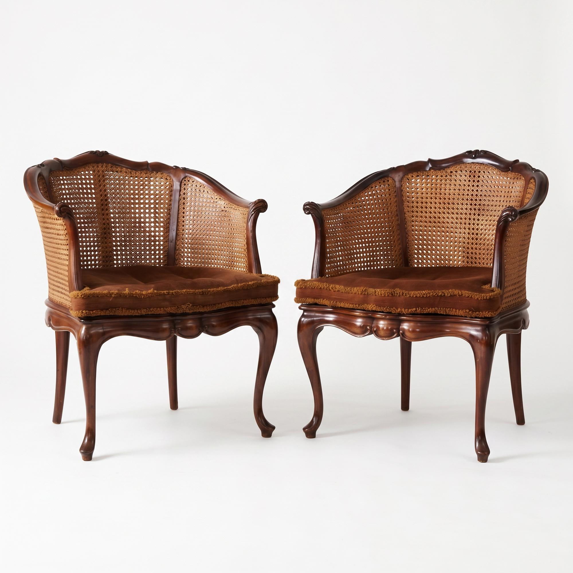 Пара винтажных ротанговых кресел в стиле Людовика XVI