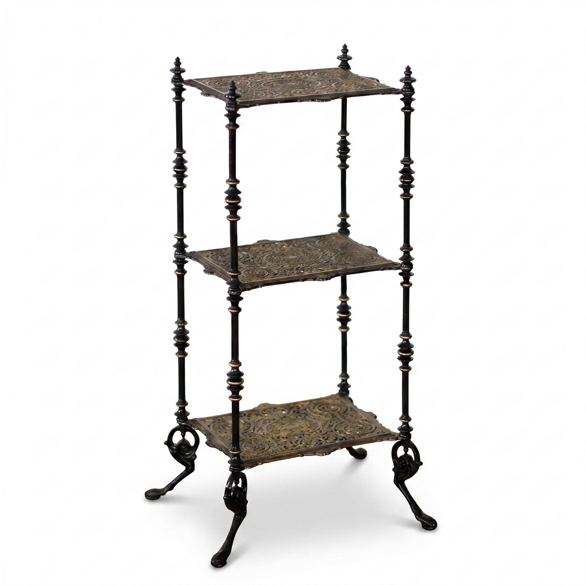 Этажерка ажурная в готическом стиле на три полочки