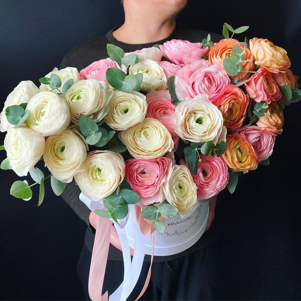 каробочка амбре ранункулюсы