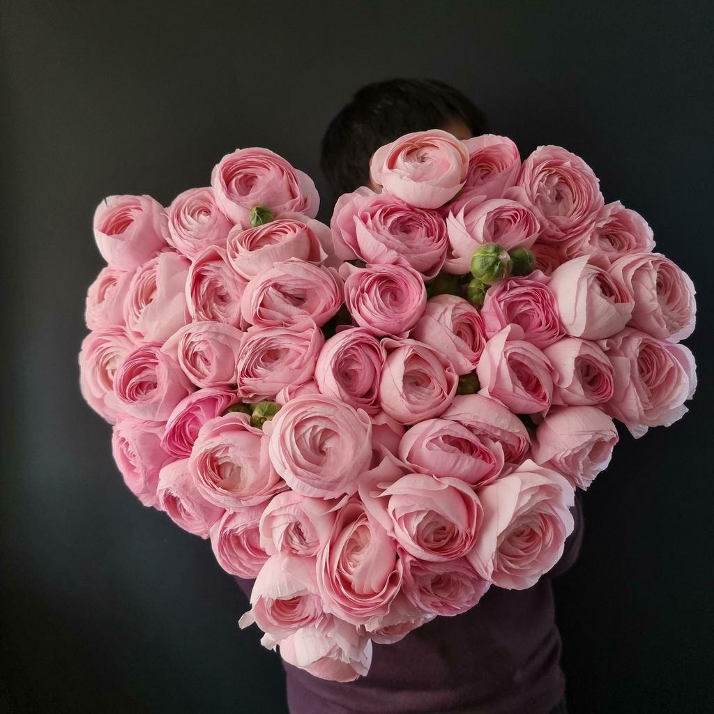 СЕРДЦЕ ИЗ РАНУНКУЛЮСОВ