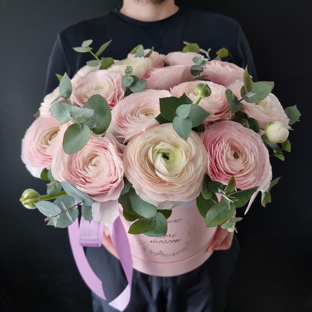 BOX ранункулюс с эвкалиптом