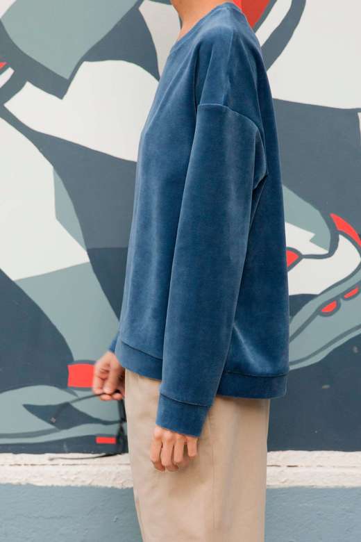 Cвитшот из велюра цвета индиго