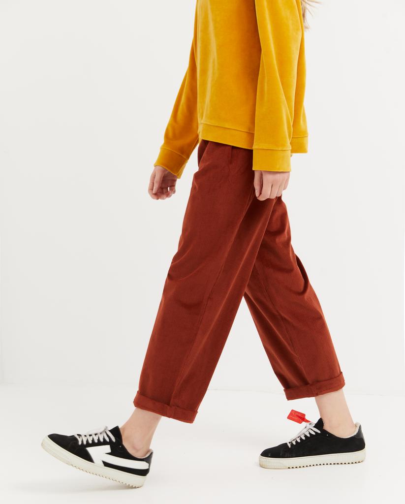 Брюки из вельвета цвета красной охры