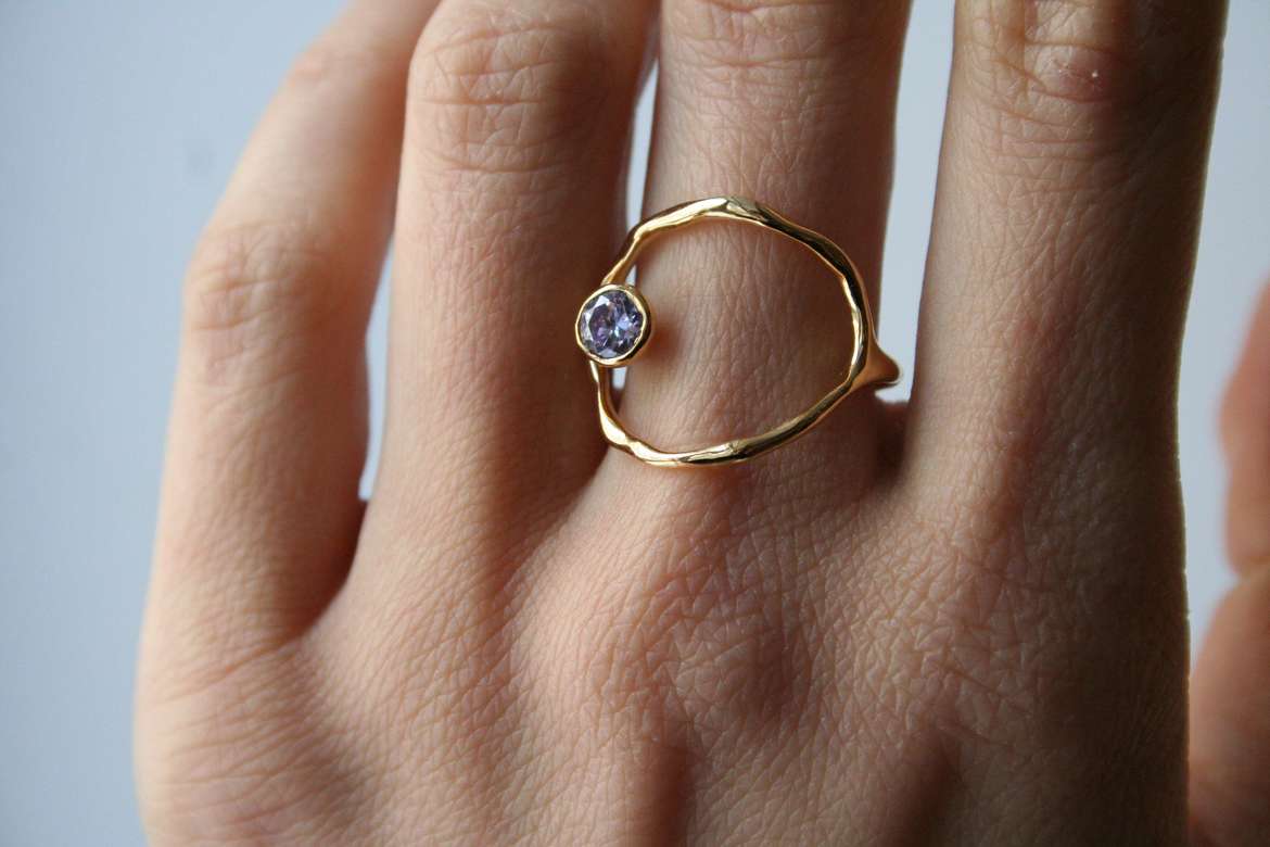 кольцо виток с камнем в бронзе