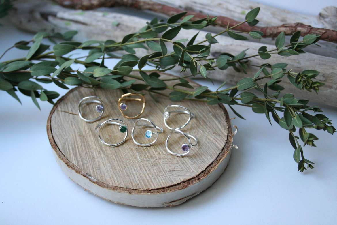 виток с камнем