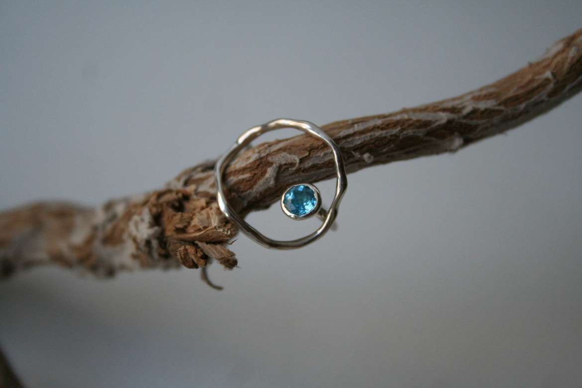 виток с голубым камнем