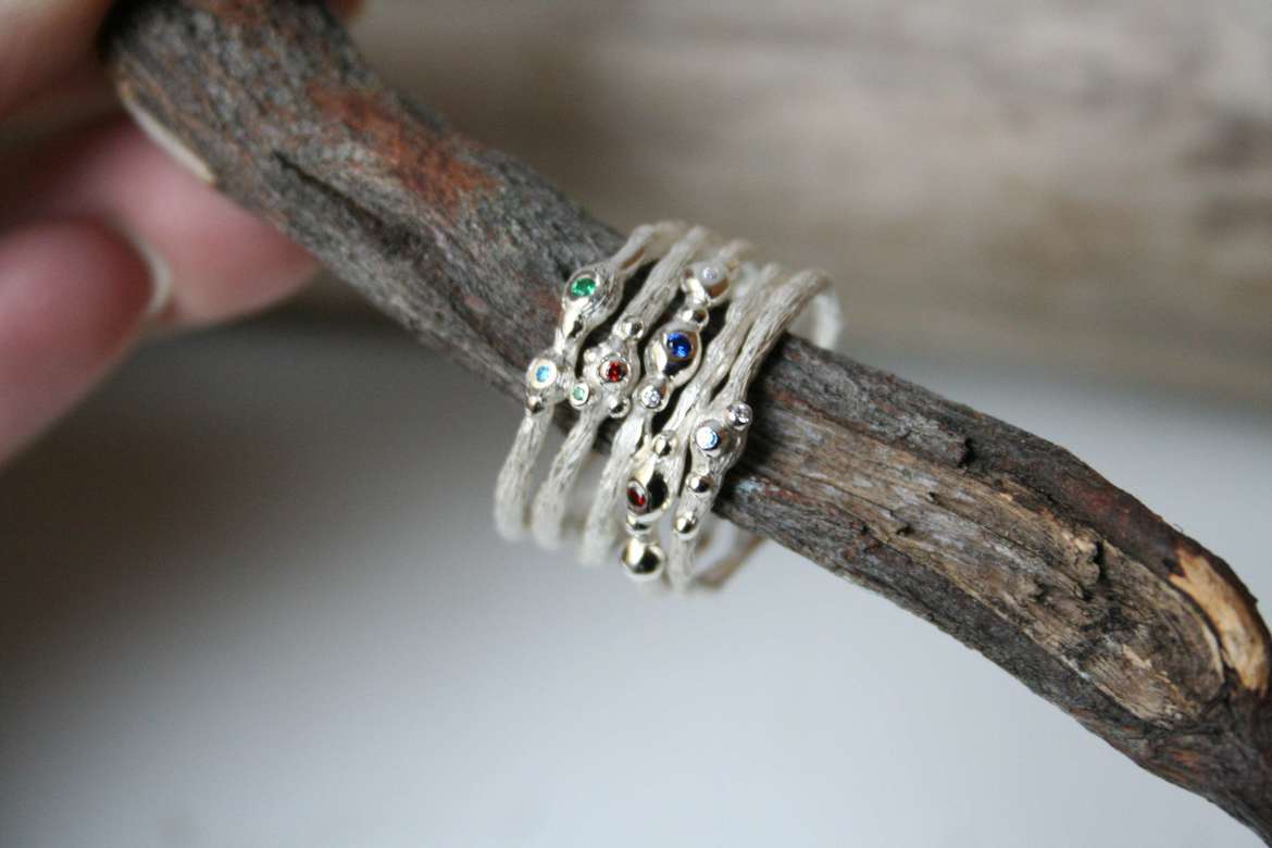 кольцо капли 3 маленьких камня