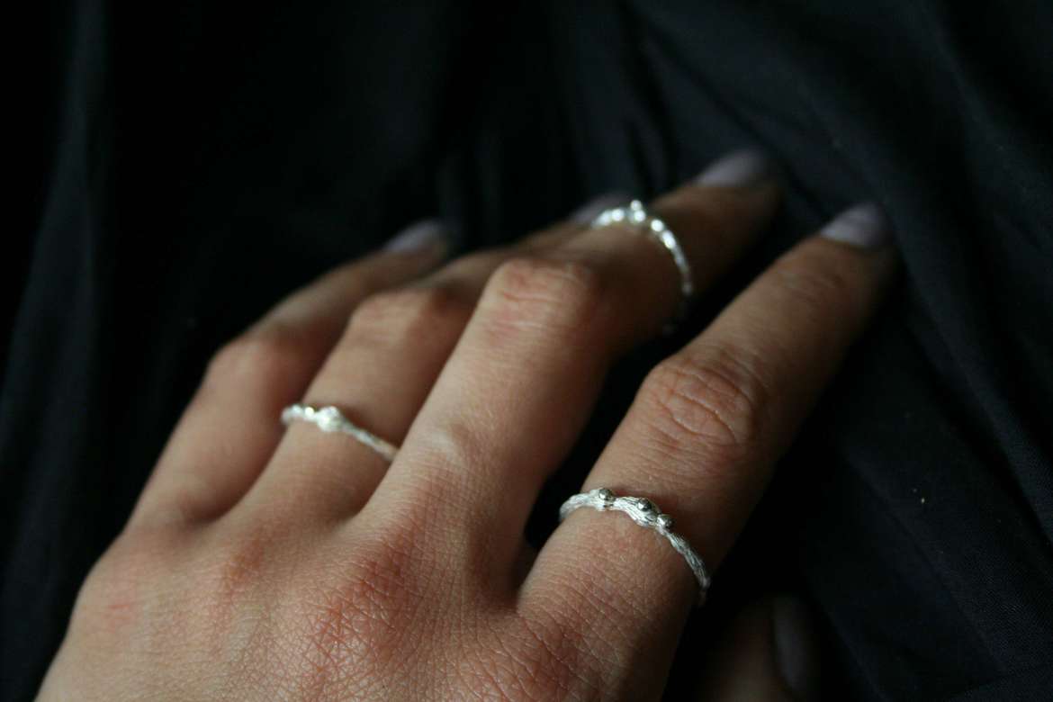 кольцо с каплями без камней