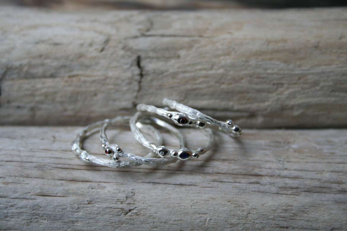 кольцо с каплями без камней