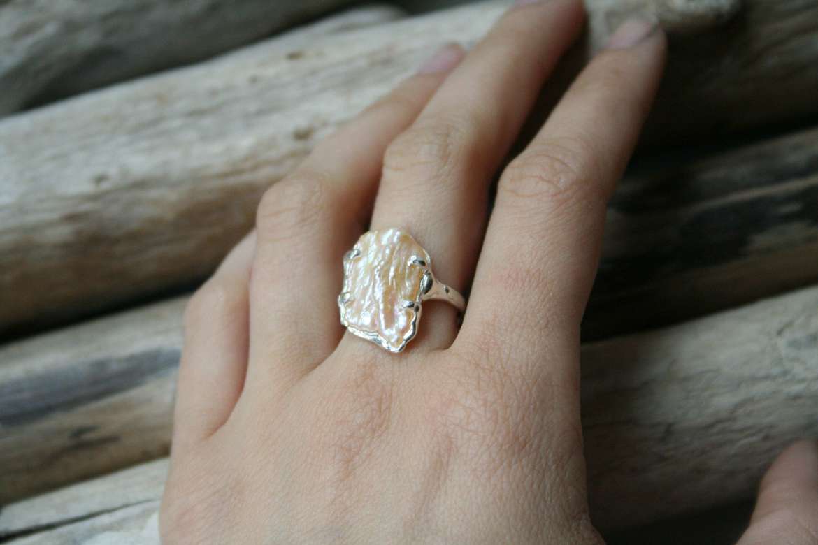 кольцо со сросшимся жемчугом