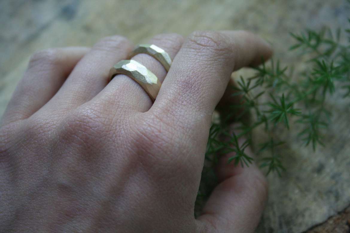 кольца грани в золоте